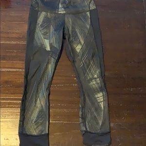 Women’s Lululemon workout pants